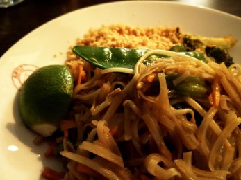 Vegan-Pad-Thai-Aroi-Street-Food,-Kilkenny