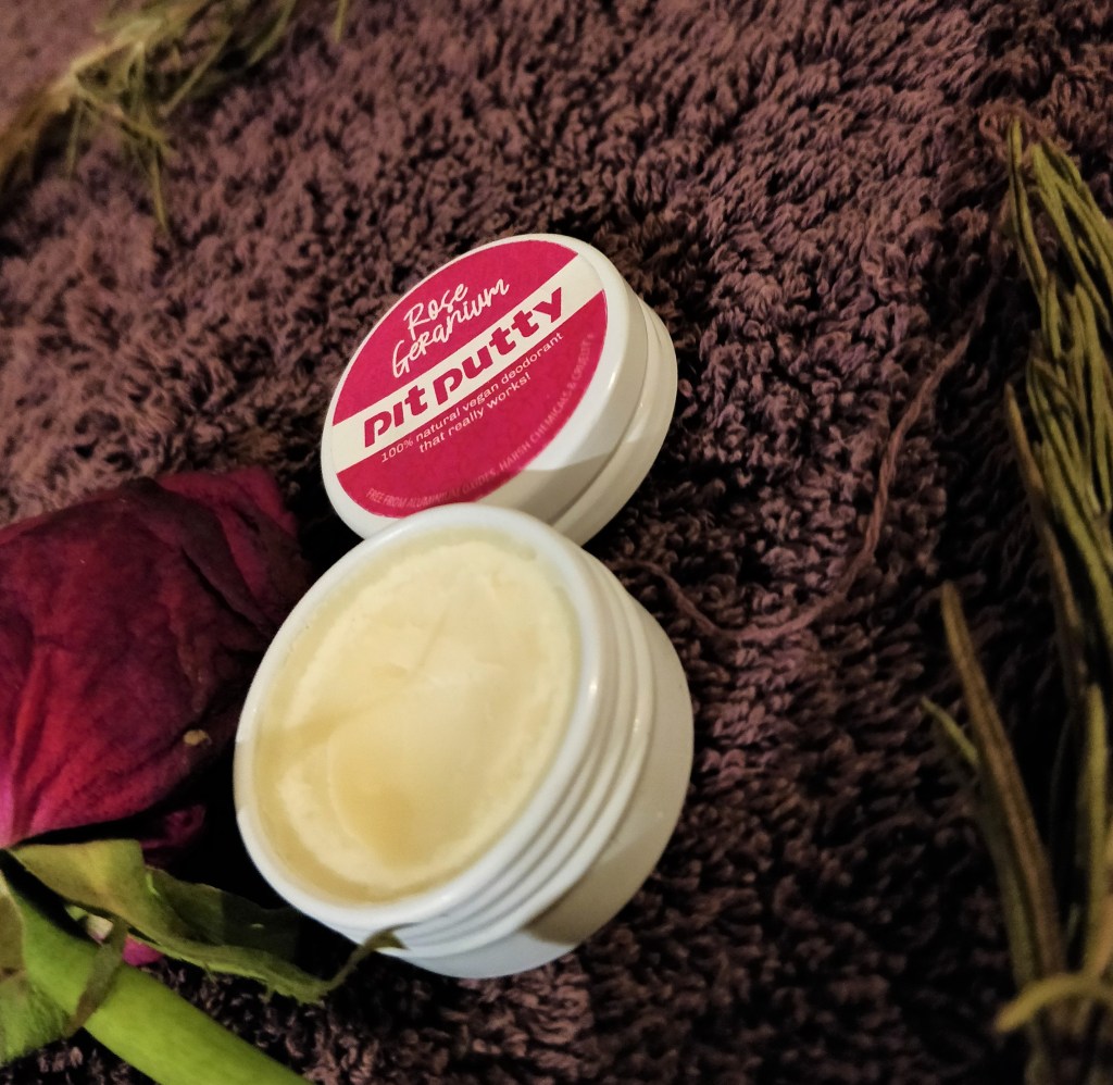 This image has an empty alt attribute; its file name is pit-putty-.jpg